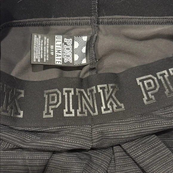 PINK Victoria's Secret Black Cropped Leggings - Picture 2 of 4